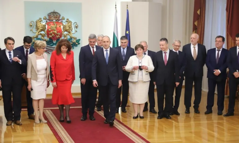 Радев назначава служебния кабинет – демократи от различни цветове - Tribune.bg