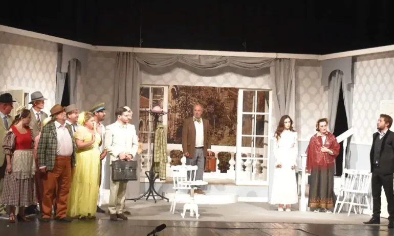 Спектакълът Службогонци“ на Драматичен театър Ловеч е удостоен с престижна
