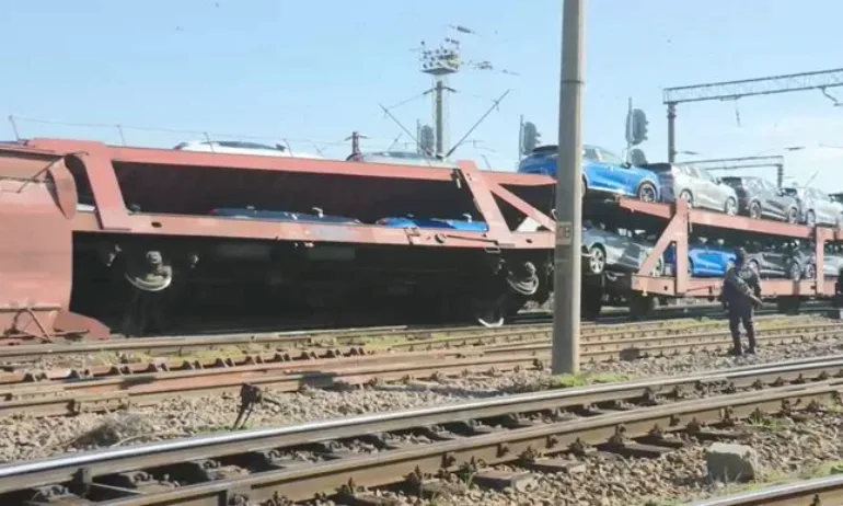 12 души пострадаха след удар на товарен и пътнически влак в Румъния - Tribune.bg
