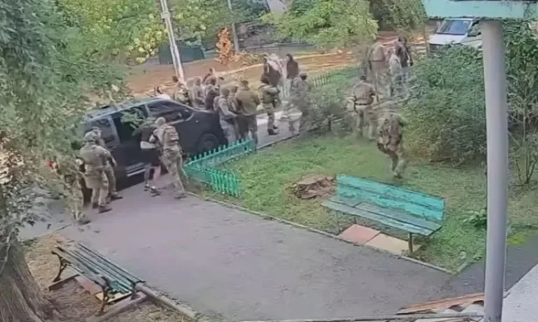 Сблъсъци между тайните служби в Киев: стреляха едни по други, има убит и ранени - Tribune.bg