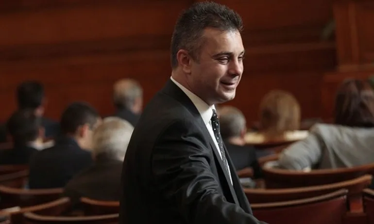 Ангелов, ВМРО: Искаме намаляване на 50% на депутатските заплати до изтичане на извънредното положение - Tribune.bg