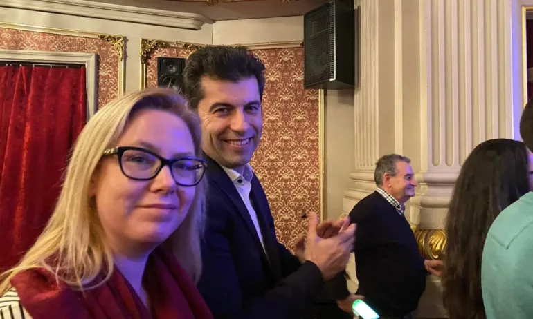 Обърнаха Народния театър на циркова арена - Tribune.bg