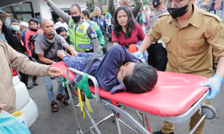 Над 56 жертви и стотици ранени при земетресение на индонезийския остров Ява (ВИДЕО) - Tribune.bg