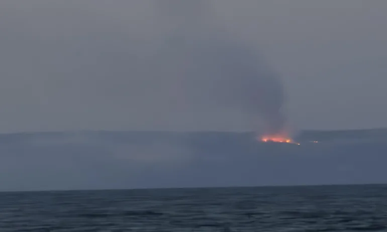 Пожарът в Сакар е овладян, контролиран огън ограничава движението по магистрала Марица - Tribune.bg