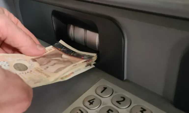 Три безплатни тегления от банкомат на месец - Tribune.bg