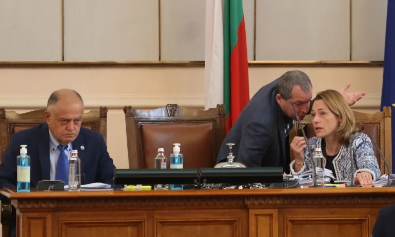 Втори опит: ДБ искат извънредно заседание на НС във вторник - Tribune.bg