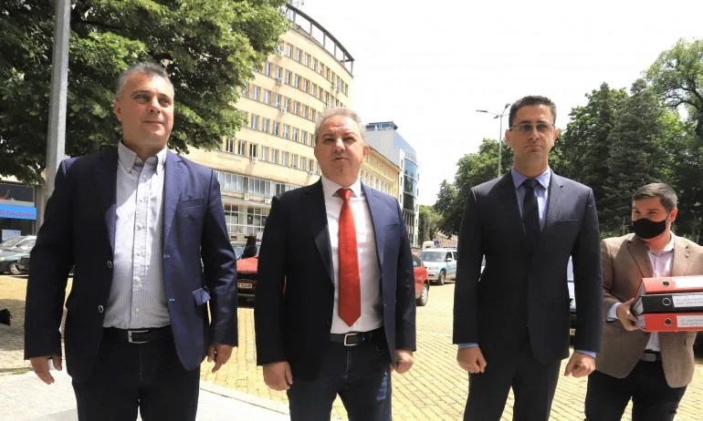 ВМРО, ВОЛЯ и НСФБ регистрираха коалицията за изборите без лидерите си - Tribune.bg