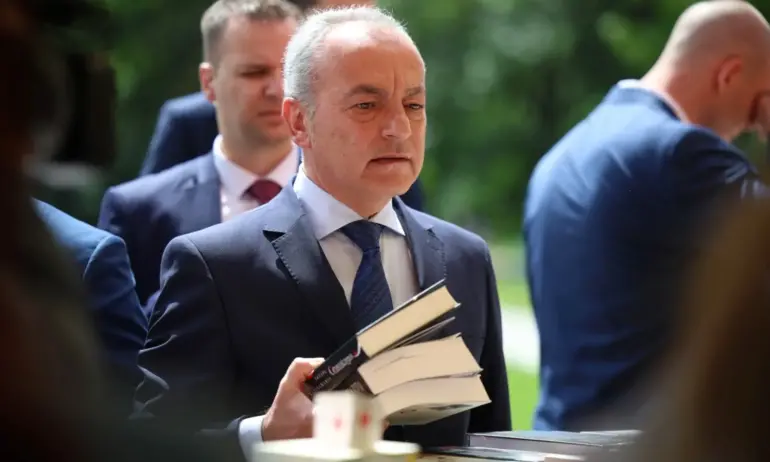 Гълъб Донев: Нямам криле като птиците, но книгите ми дават такива - Tribune.bg