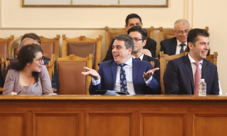 Дачков: Умните и красивите губят властта и, за да останат в нея, организират протести в тяхна подкрепа - Tribune.bg