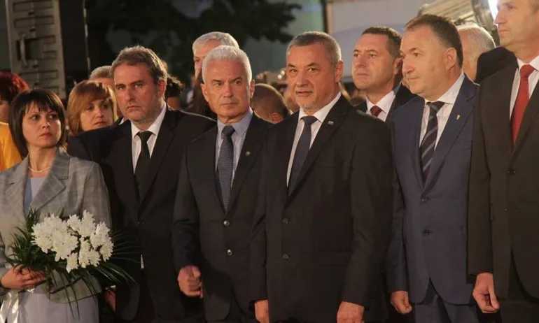 Волен и Валери – плажни снимки, роднини, наркотици - Tribune.bg