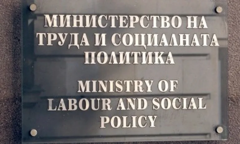 МТСП в отговор на фалшива новина: Социалните няма да отнемат деца - Tribune.bg
