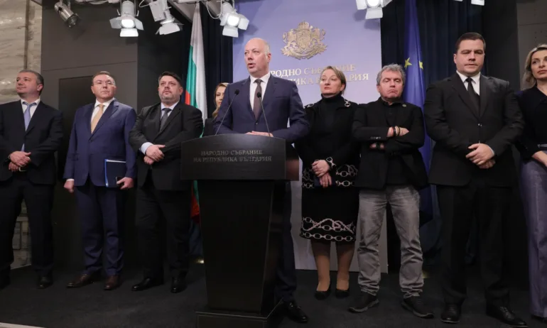 Кабинетът Желязков си тръгва с чест. А страната – към неясно бъдеще - Tribune.bg