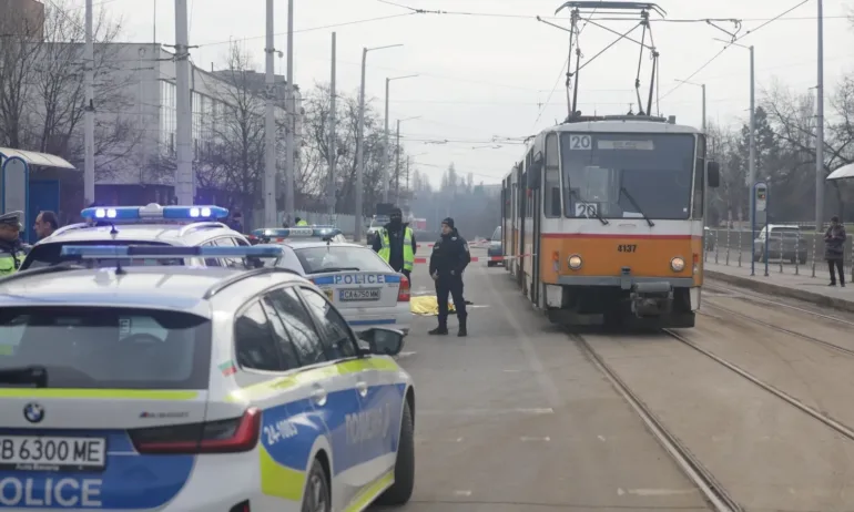 Трагичен инцидент в София: Ватман издъхна, докато управлява движещ се трамвай - Tribune.bg