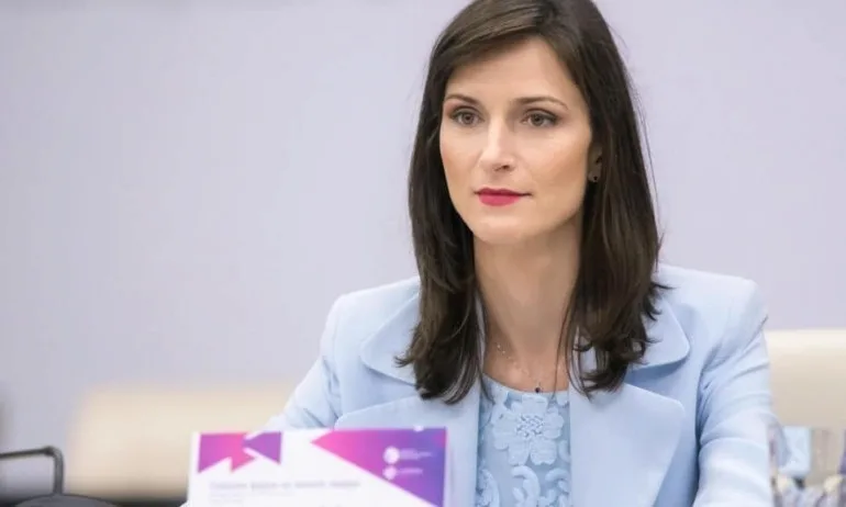 Мария Неделчева-Габриел: Европейски експерти са готови да съдействат след кибератаката срещу НАП - Tribune.bg