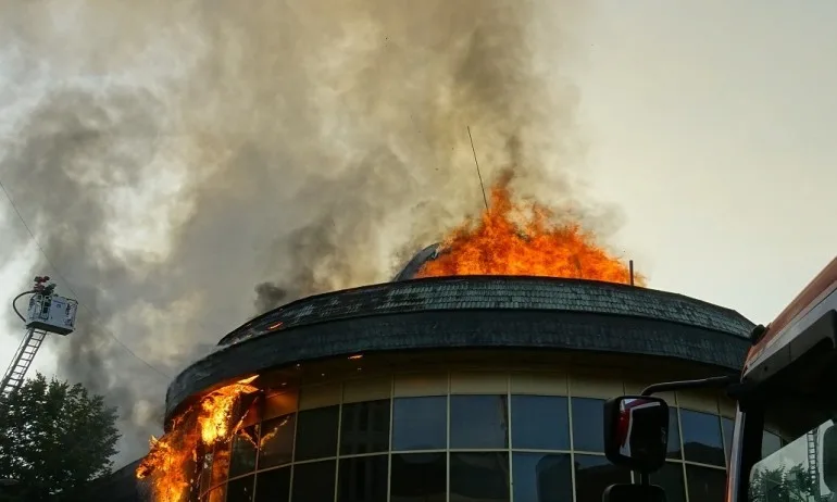 Овладян е пожарът в Благоевград, но щетите са огромни (ОБНОВЕНА+СНИМКИ) - Tribune.bg