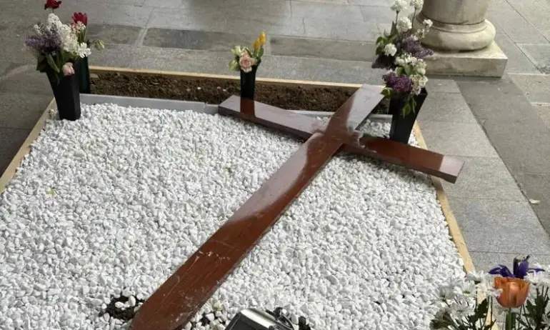 Поругаха гроба на Българския патриарх Неофит - Tribune.bg