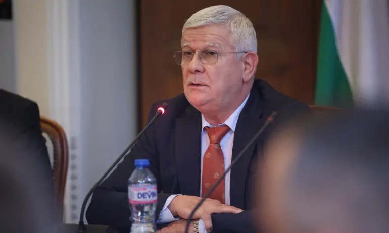 Кирил Вътев покани земеделците на разговори и обяви, че исканията им са удовлетворени - Tribune.bg