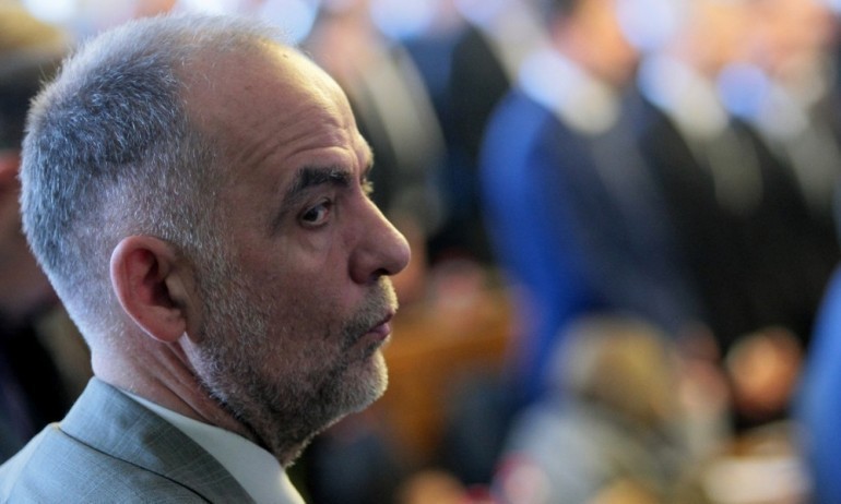 Мицов към Тома Белев: Или да не стои наведено пред Русия, или да си подават оставката - Tribune.bg