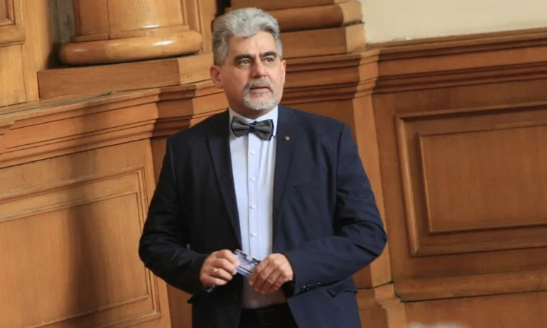 Милен Михов: Цветовете на дъгата се превръщат в новите свастики и петолъчки - Tribune.bg