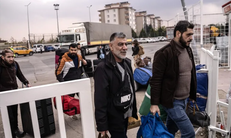 Хиляди бежанци се връщат в Сирия от Турция - Tribune.bg