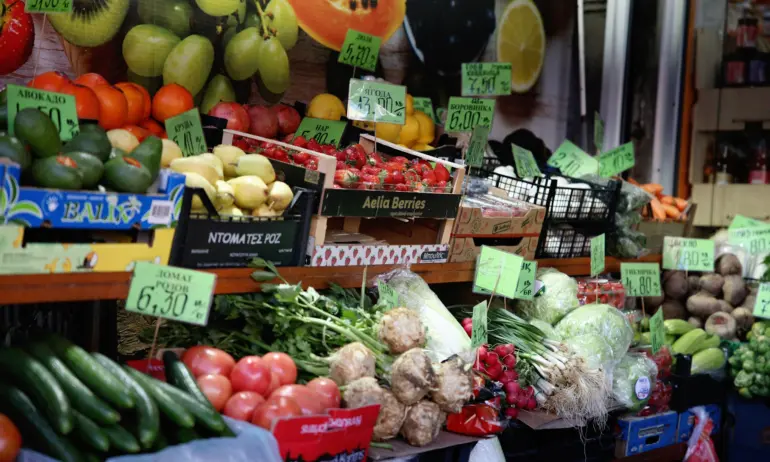 Цените на храните: Краставиците и доматите поевтиняват, поскъпват картофите и сиренето - Tribune.bg