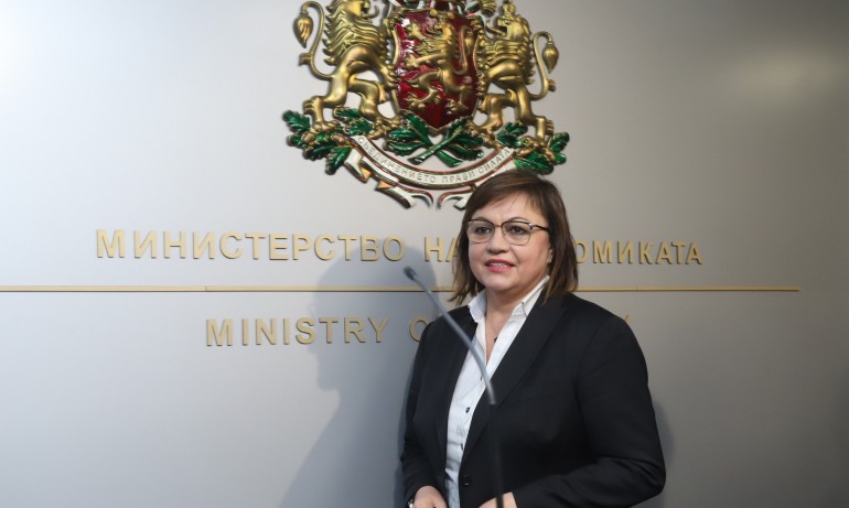 Нинова с апел да се спре прехвърлянето на акциите от Пловдивския панаир - Tribune.bg