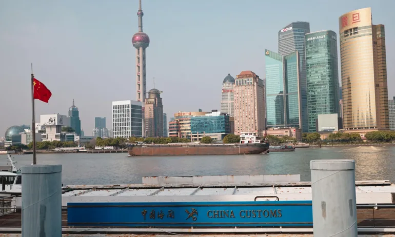 Китай въвежда контра мита от 84% върху всички стоки, внасяни от САЩ - Tribune.bg