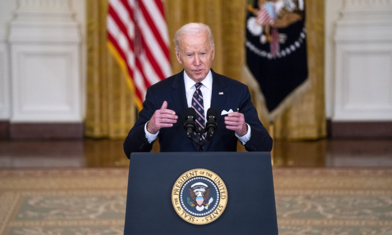 Байдън с призив към собствениците на бензиностанции незабавно да свалят цената на бензина - Tribune.bg