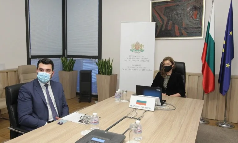 Захариева и Георгиев участваха в церемония по възпоменание на жертвите от Холокоста - Tribune.bg