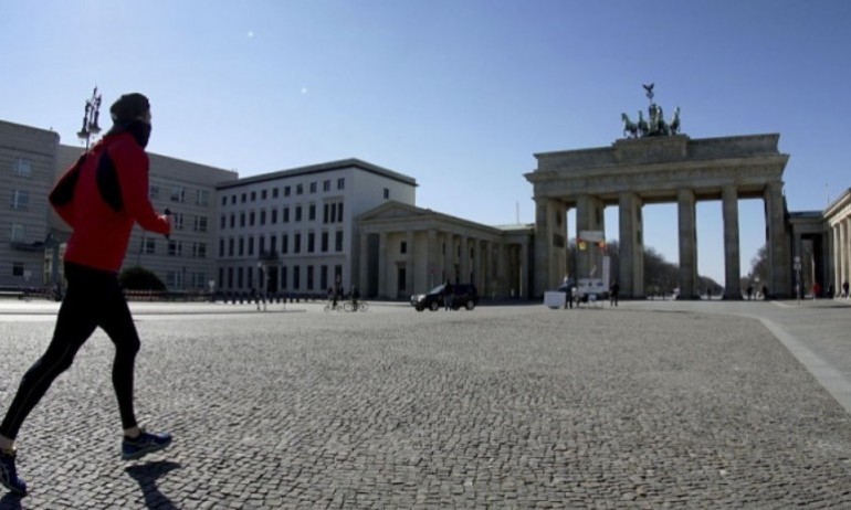 Германският парламент ще обсъди налагането на нови противоепидемични ограничения.Очаква се