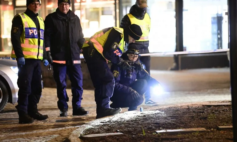 Полицията в Швеция нахлу в апартамента на нападателя - Tribune.bg