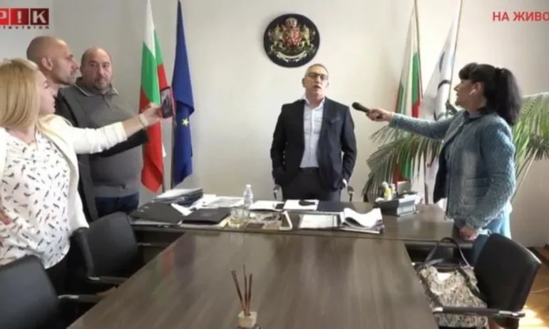 Напрежение в спортното министерство, Стъки и граждани при ресорния министър - Tribune.bg