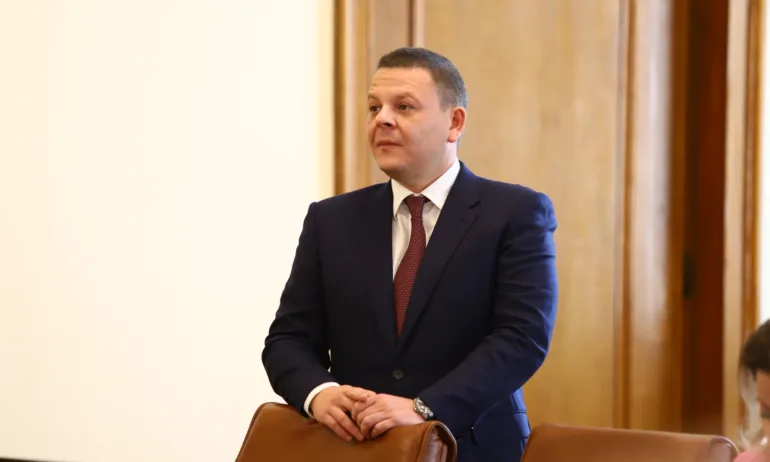 Изслушват извънредно Христо Алексиев заради зачестилите случаи на запалени локомотиви - Tribune.bg