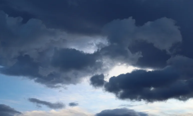 Облачно с валежи - Tribune.bg