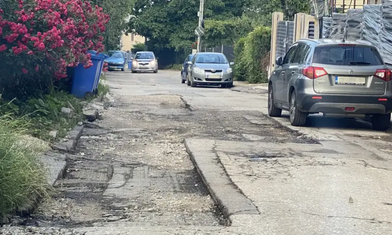 Възлови улици в Драгалевци заприличаха на разорана нива след започнат и зарязан ремонт - Tribune.bg