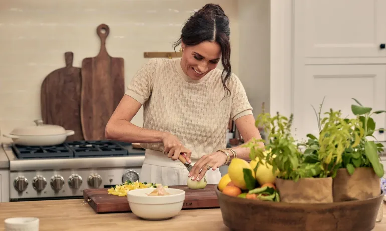 Меган Маркъл продава сладко от малини за 14 долара бурканчето - Tribune.bg