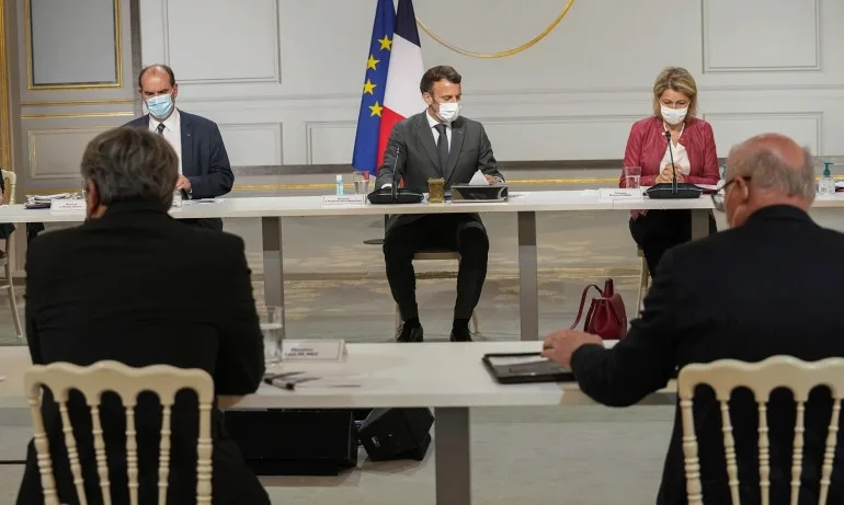 Макрон прави задължителна ваксинацията на медицинския персонал - Tribune.bg