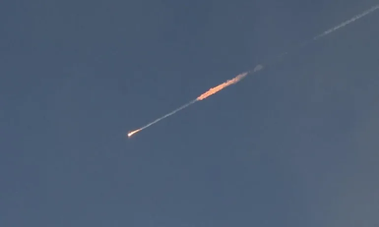 Въпреки съобщеното от Тръмп примирие, ирански ракети хвърчаха тази нощ към Израел. Има цивилни жертви - Tribune.bg