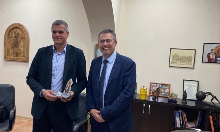 Стефан Янев: Идеята на МОН за сливане на университетите внася несигурност в системата - Tribune.bg