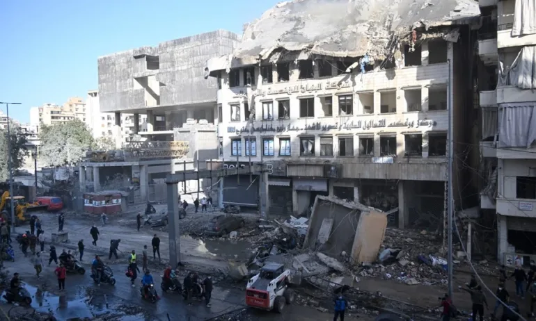 Израелски ракети унищожиха 8-етажна сграда в Бейрут - Tribune.bg