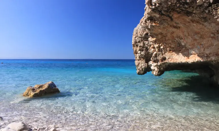 Албания пробва да открадне бюджетните туристи с ново летище, зелени искат да спрат проекта - Tribune.bg