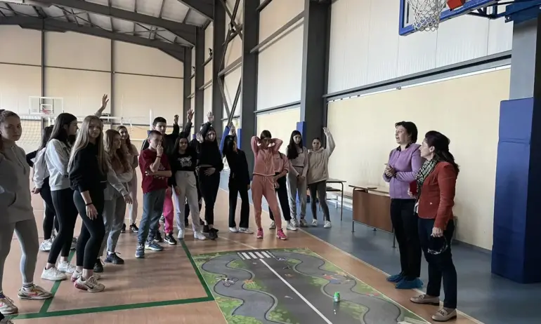 В ловешките училища демонстрират вредата от алкохол чрез симулационни очила - Tribune.bg