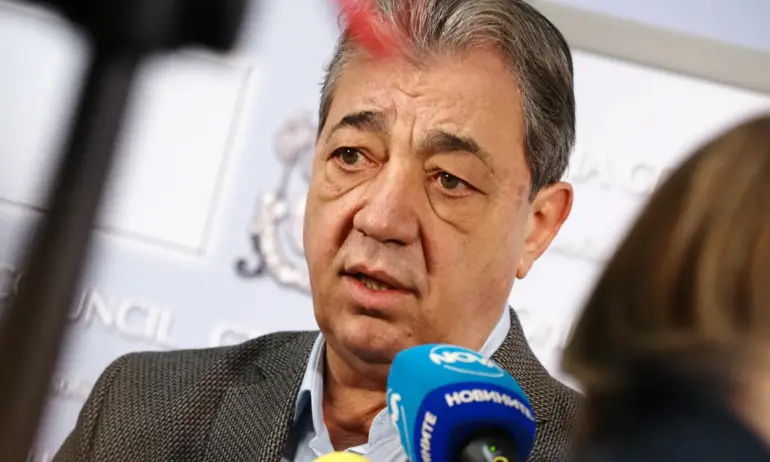 Вили Лилков: Бездарността на лидерите и селската паплач, която е наводнила НС, може да доведат кохортата на Радев - Tribune.bg