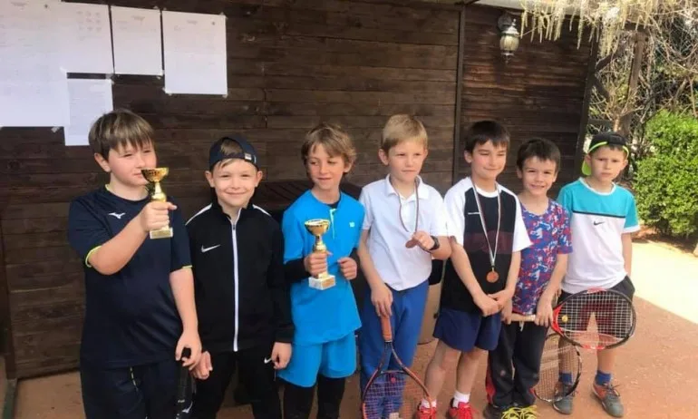 Сархачев и Борисова победиха на регионално до 8 г. в София - Tribune.bg