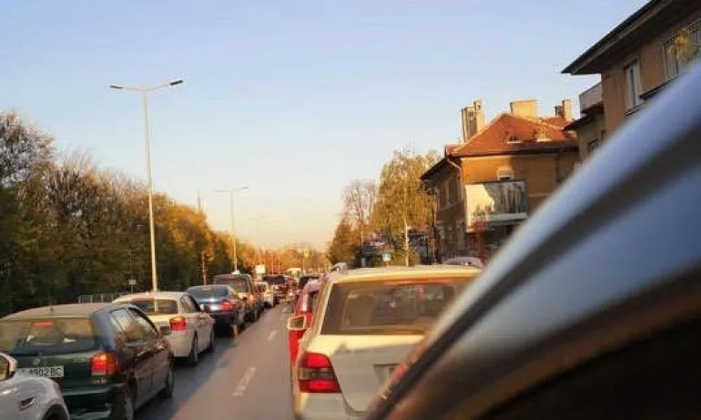 Заради 20-30 психодесни седим тук вече 40 мин. Get a job!* - Tribune.bg