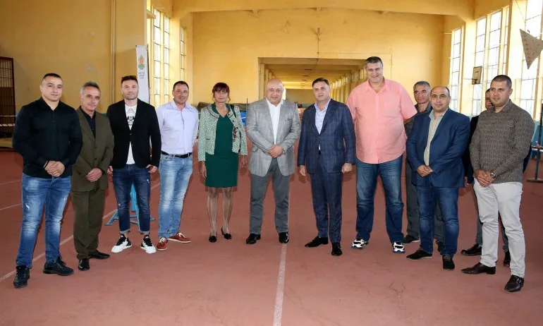 Министър Кралев проведе дискусия със спортната общественост в Плевен - Tribune.bg