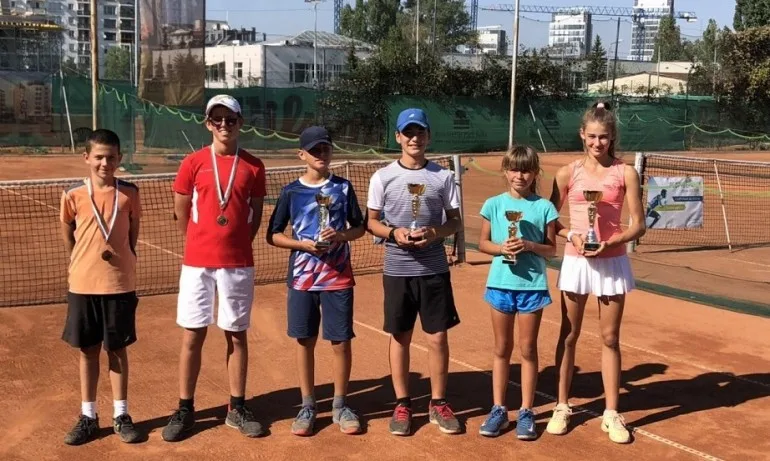 Владимир Марков и Алиса Борисова спечелиха регионално до 12 г. на ТК 1882 в София - Tribune.bg