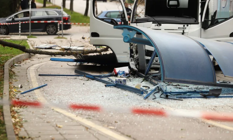 Обезопасяват допълнително спирките на градския транспорт в София - Tribune.bg