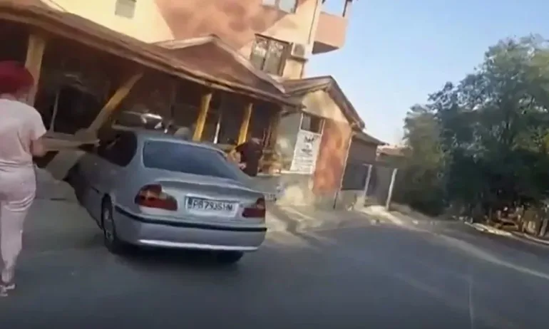 Кола влетя в закусвалня в Асеновград. По чудо няма пострадали - Tribune.bg