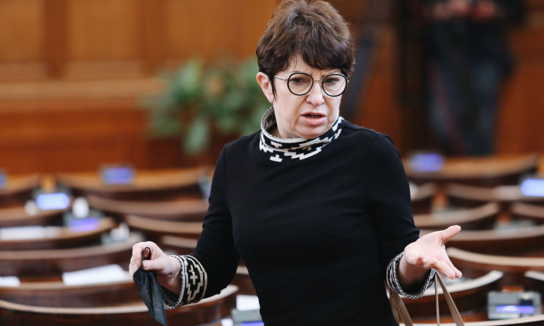 Депутатката, която винеше Гешев, че ѝ иска имунитета, тихомълком призна вината си - Tribune.bg